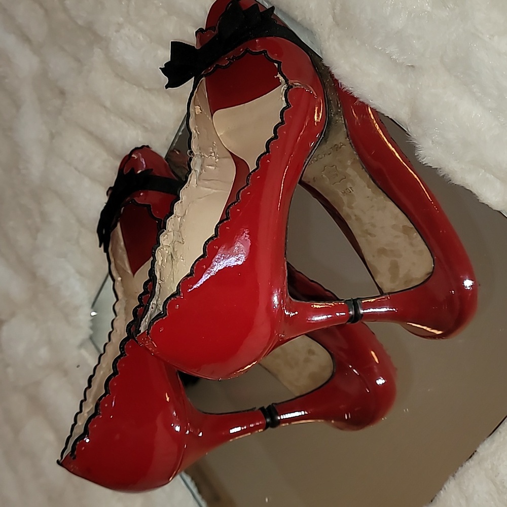 Retro Red Heels - Picture 7 of 12